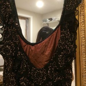 Adrianna Papell Vneck copper bead/black silk