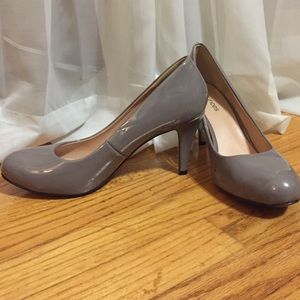 Maurices Grey Patent Leather Pumps