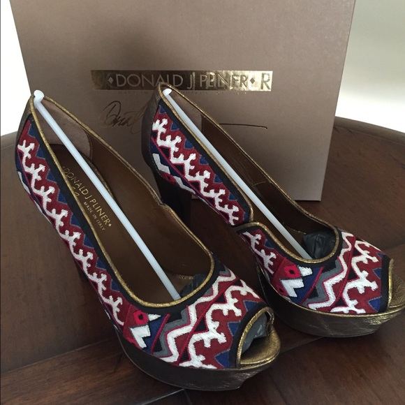 Donald J Pliner tapestry shoes size 8 sold out - Picture 2 of 4