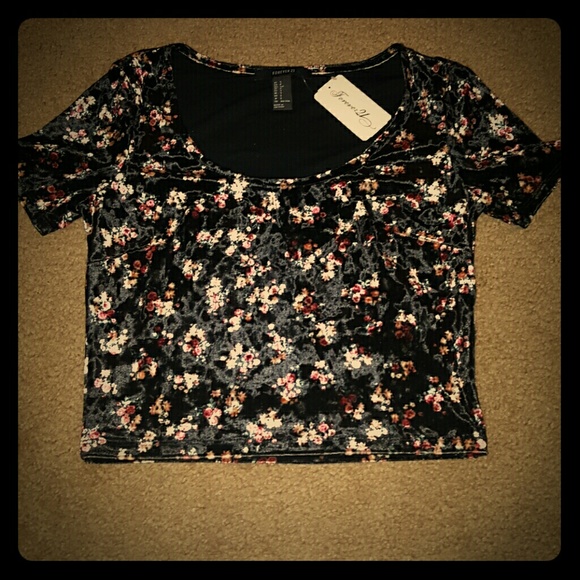 Adorable floral crop top!!! - Picture 1 of 4