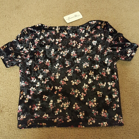 Adorable floral crop top!!! - Picture 4 of 4