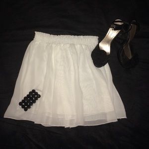 Beautiful Flowy White Skater Skirt