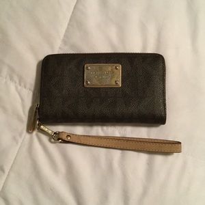 Michael kors wallet