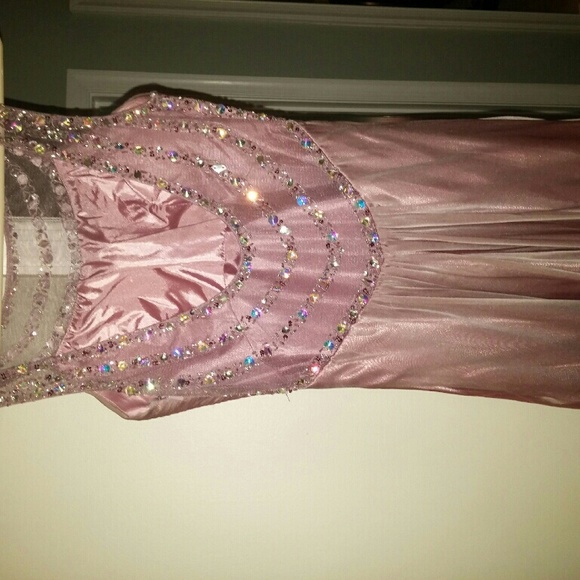 Size 2 formal gown - Picture 3 of 4