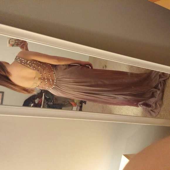 Size 2 formal gown - Picture 4 of 4