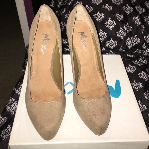Nude Pumps