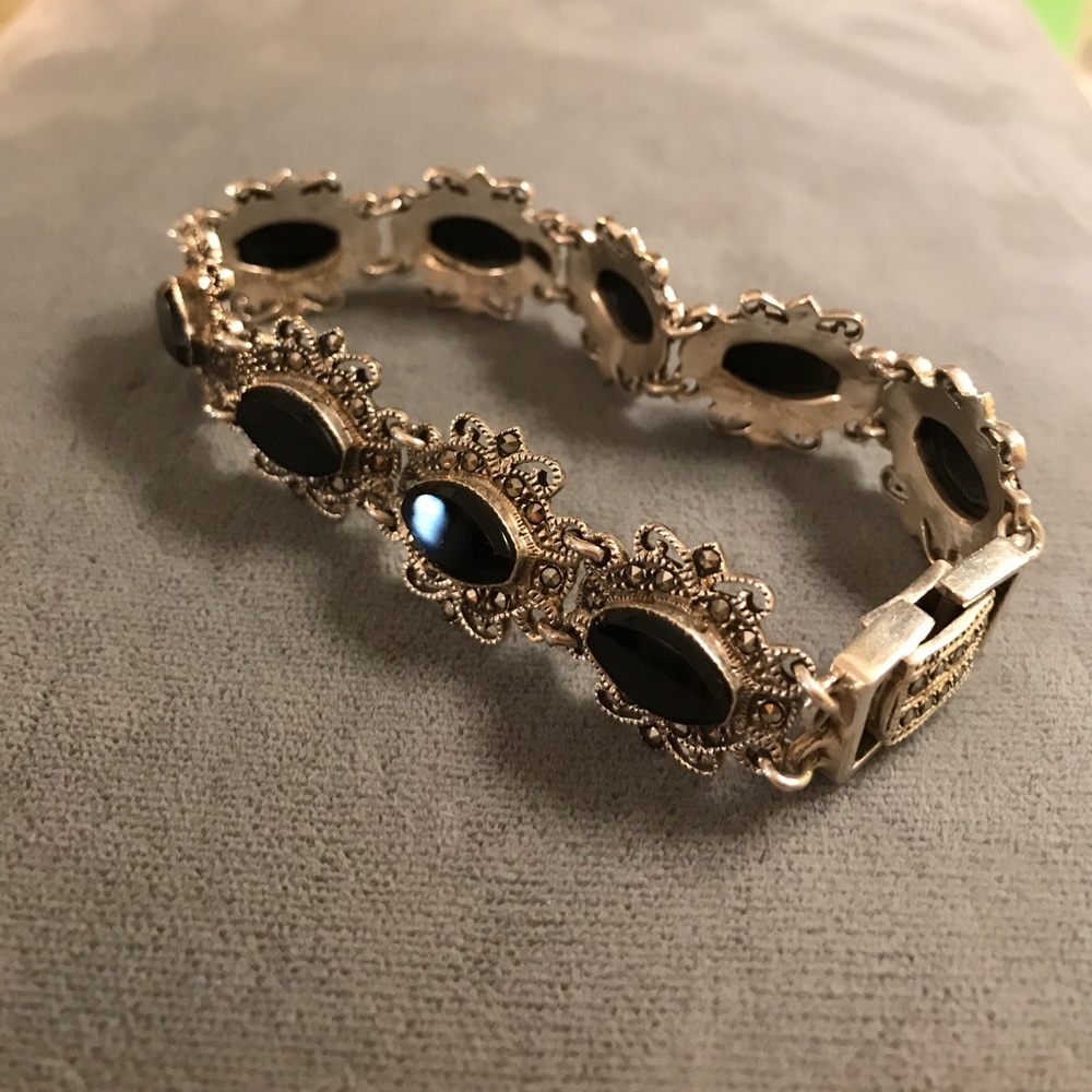 MARCASITE STERLING SILVER BRACELET LOVELY VINTAGE HAND CRAFTED ONYX EX COND - Picture 2 of 4