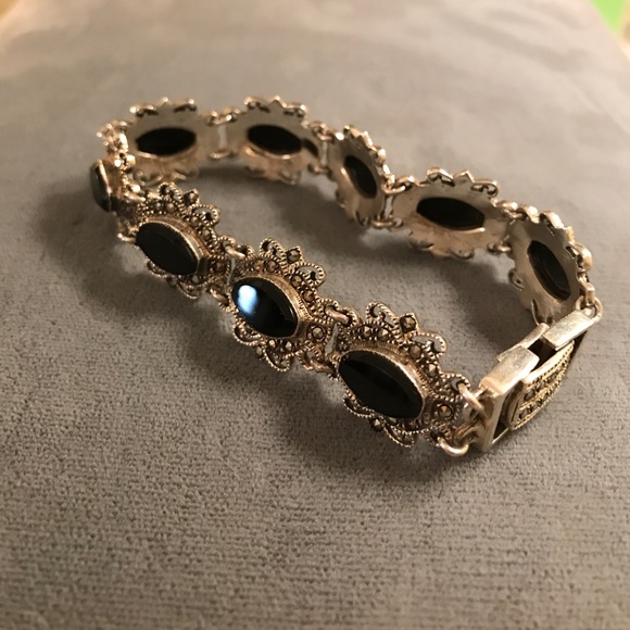 MARCASITE STERLING SILVER BRACELET LOVELY VINTAGE HAND CRAFTED ONYX EX COND - Picture 2 of 4