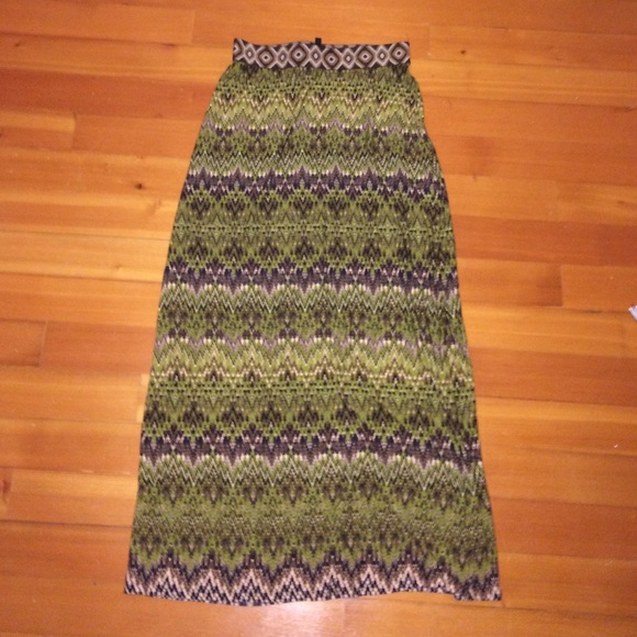 patterned maxi skirt with elastic waste band