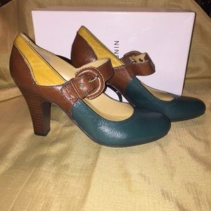 NIB NW Derissa Leather Mary Jane Buckle Pumps