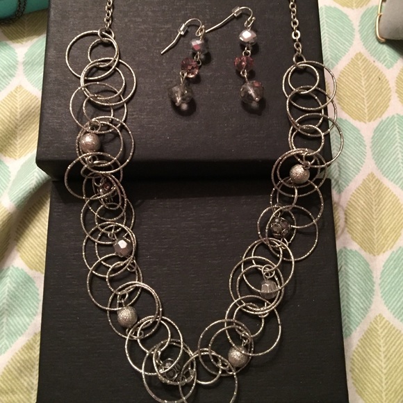 Beautiful earring/necklace set perfect!