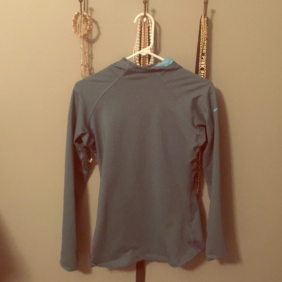 Nike pro hooded running shirt size medium