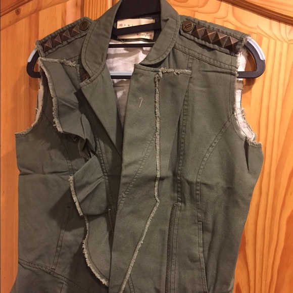 Vest:William Rast - Picture 1 of 4