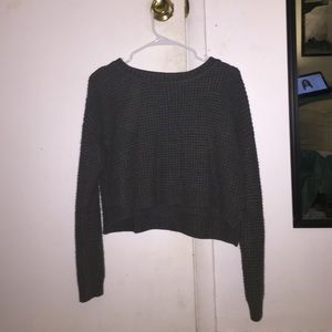 Gray cropped sweater with long sleeves