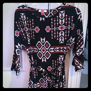 Beautiful print dress size small.