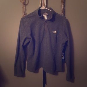 North face 1/4 zip pullover in charcoal gray!