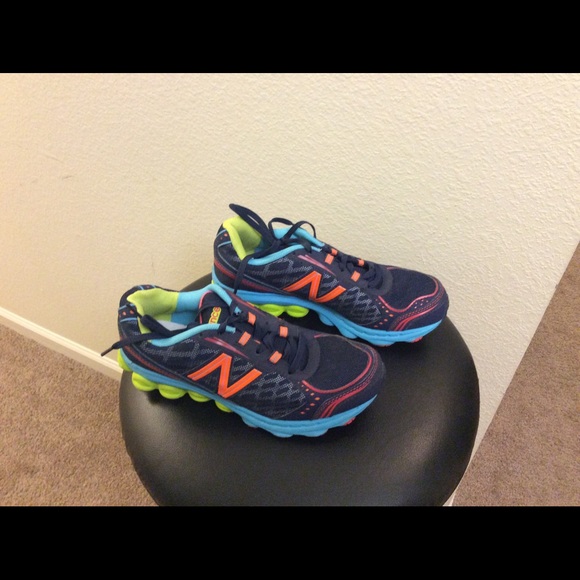 Tennis shoes