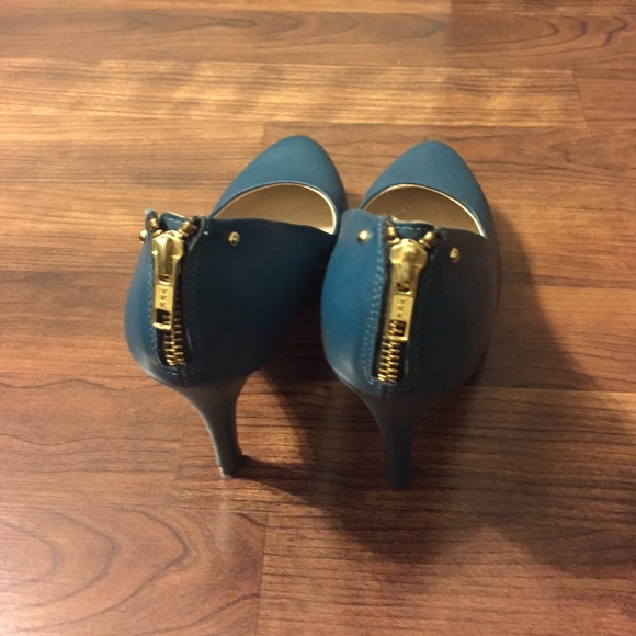 Shoes - Picture 2 of 4