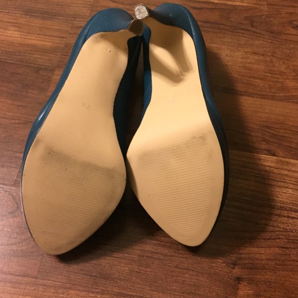 Shoes - Picture 3 of 4