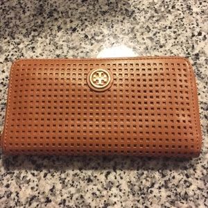 Tory Burch wallet. EUC