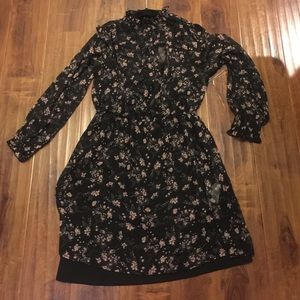 Long sleeve turtle neck floral dress!