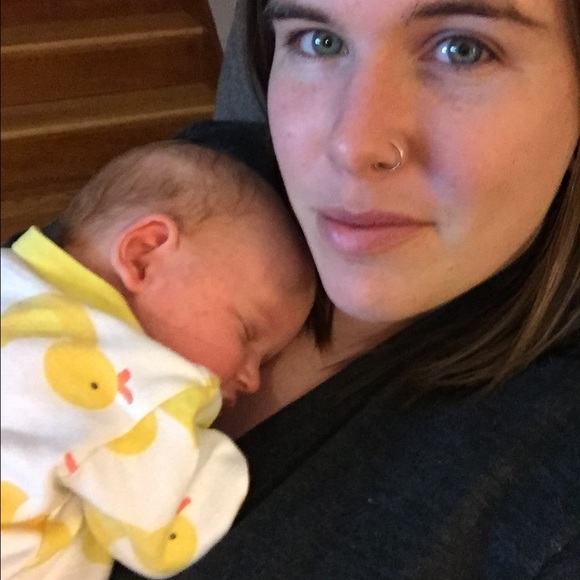 Meet your Poshers, Britta and Rachel - Picture 5 of 7