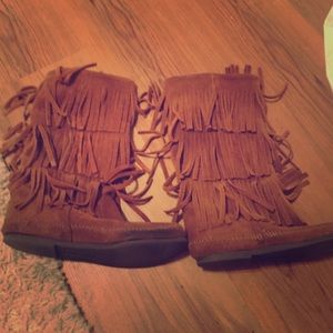 Brown Fringe Minnetowka boots