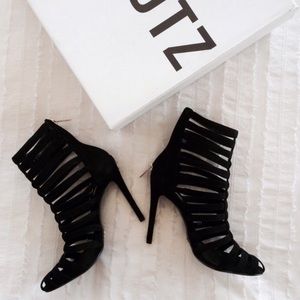 NWT Black Schultz Heels
