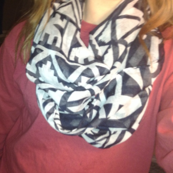 Scarf 😍❤️ - Picture 2 of 3