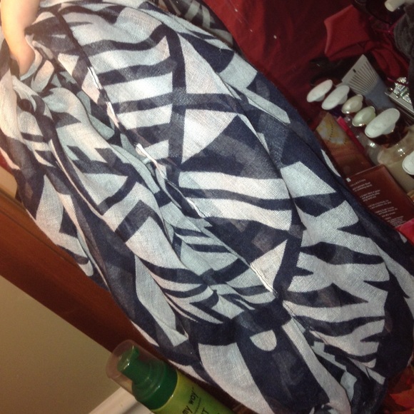 Scarf 😍❤️ - Picture 3 of 3