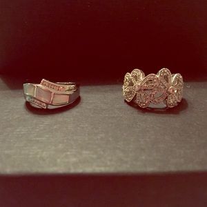 Pair of sparkly rings