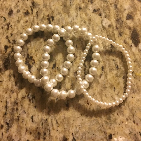 Pearl necklace/bracelets - Picture 3 of 3