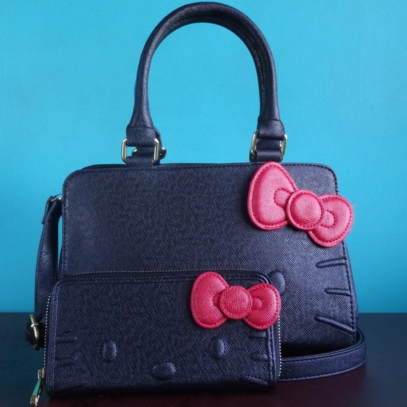 Hello Kitty Chic Wallet - Picture 3 of 3