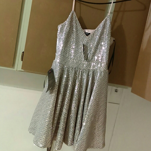 Dress - Picture 3 of 3