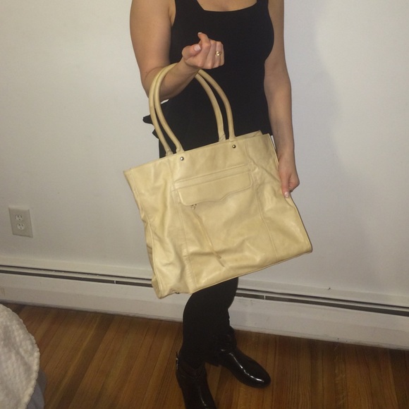Rebecca Minkoff Handbags - FLASH SALE⚡️Cream Rebecca Minkoff Tote👝👜🎀