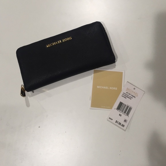 MICHAEL Michael Kors Handbags - 🔥PRICE DROP🔥 Michael kors wallet (no offers)