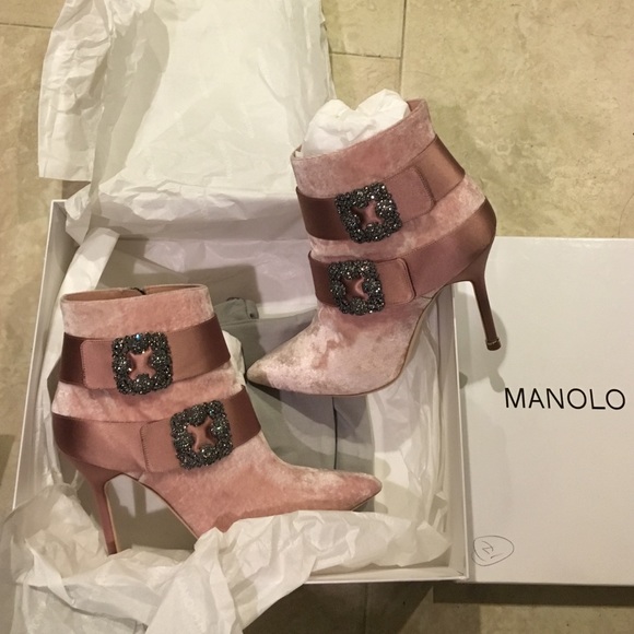 SOLD/BRAND NEW  MANOLO PLINIA BOOTIES - Picture 1 of 4