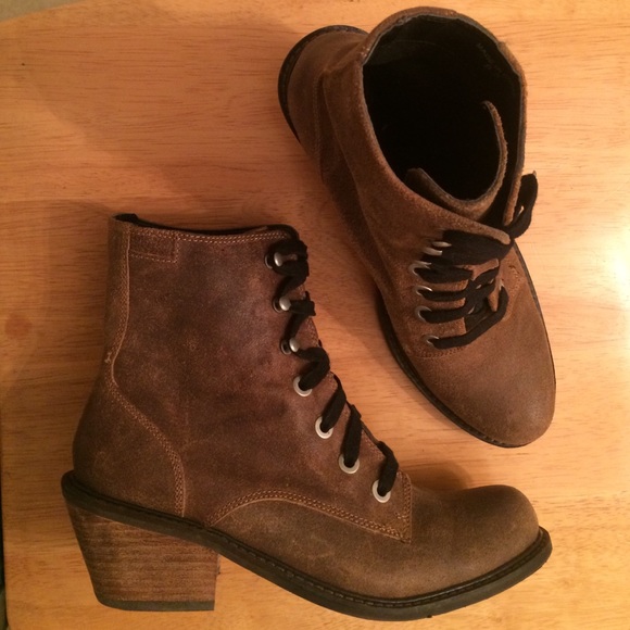 Dolce Vita Lace Up Ankle Boots Like New!