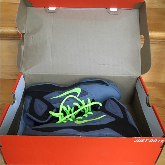 Nike sneakers . - Picture 2 of 4