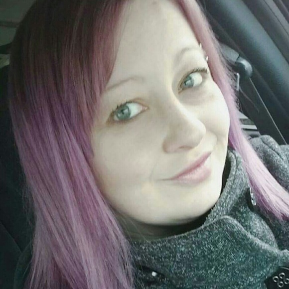 Hi everyone!! Thx for looking 😘 - Picture 2 of 4