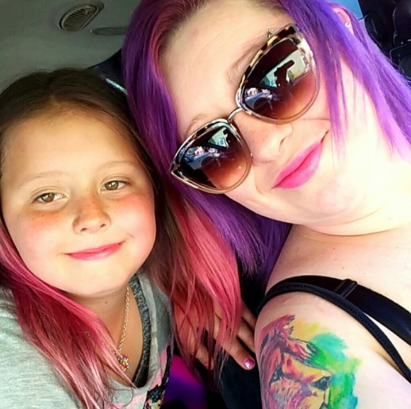 Hi everyone!! Thx for looking 😘 - Picture 3 of 4