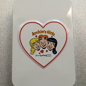 MAC Archie's Girls brush set!