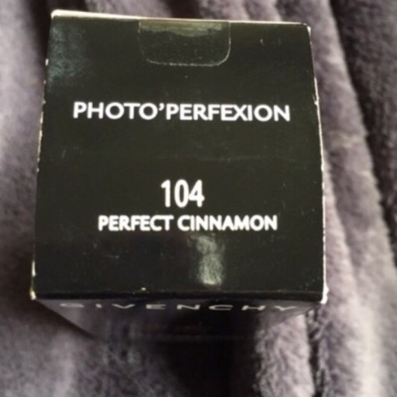 Givenchy Foundation - Picture 2 of 3