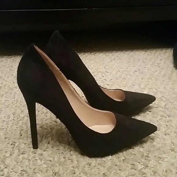 Black Pumps