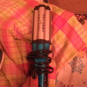 Bed head wave artist