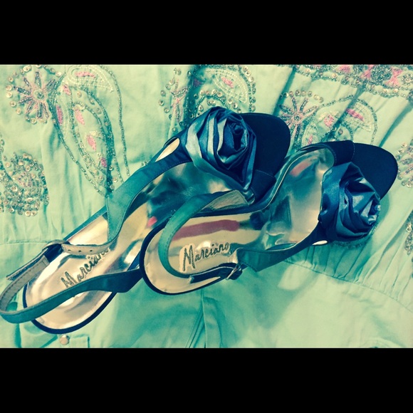 Limited addition blue flower pumps by Marciano.