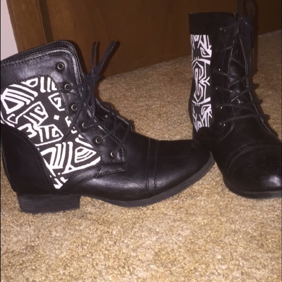 Black combat boots - Picture 2 of 2