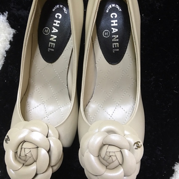 Chanel size 36 pumps