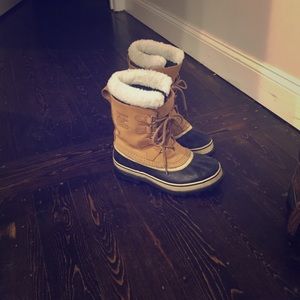 Snow boots