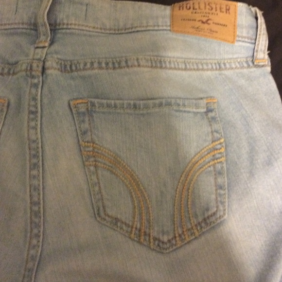 hollister lightwash jeans - Picture 3 of 3